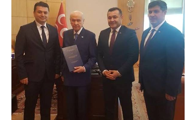 Yücel Bahçeli'ye  proje dosyası götürdü