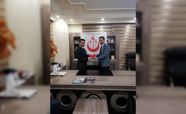 Alperenlerden bayrak değişimi