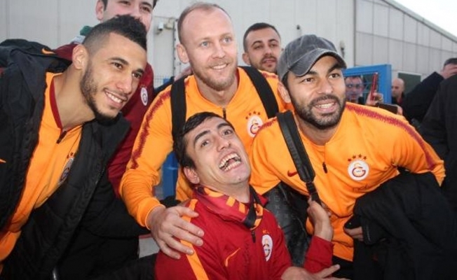 Cimbom'a renkli karşılama