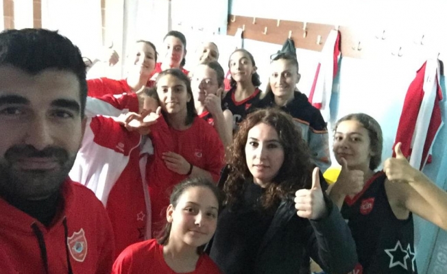 Kızlar iyi başladı 54-52