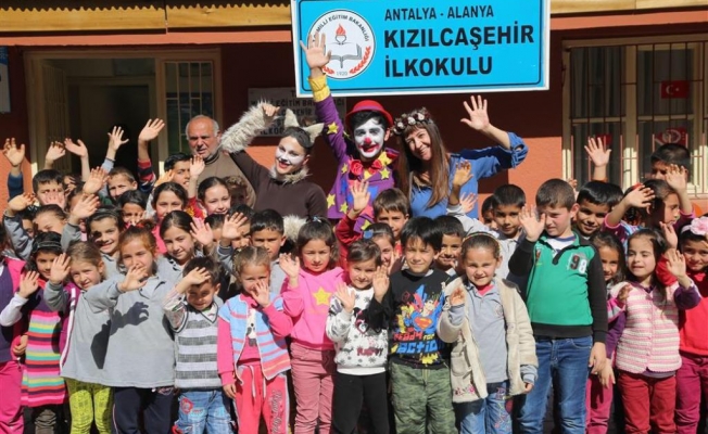 Alanya'da 5 bin çocuk mutluluğun resmini çizdi