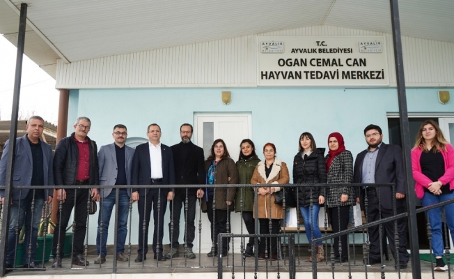 Ayvalık’ta Başkan Ergin köpek barınağından incelemelerde bulundu