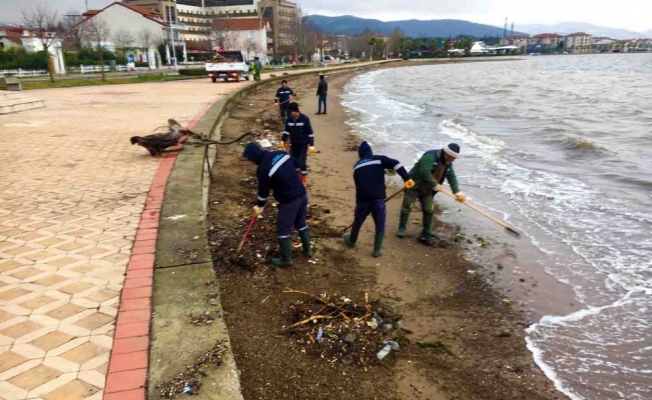 Başiskele sahilinde temizlik