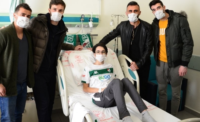 Bursasporlu futbolculardan anlamlı ziyaret