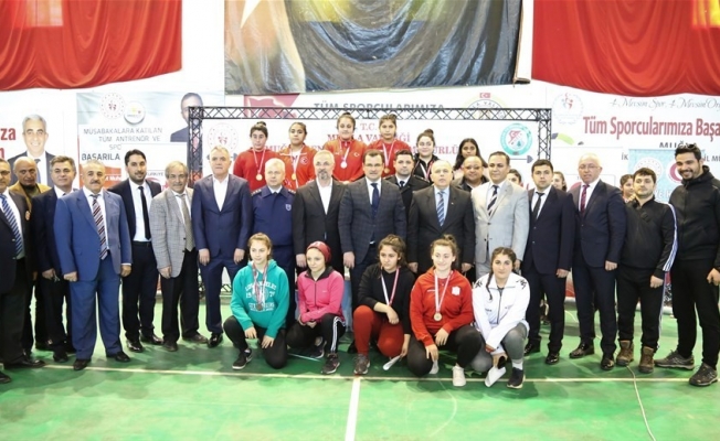 Düzceli sporcular halterde 3 madalya kazandı