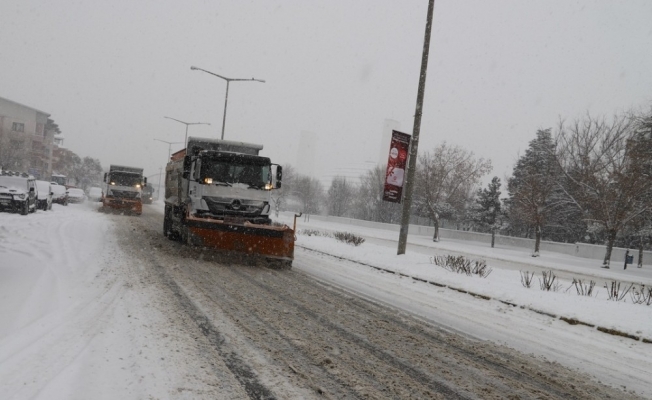 Erzincan Belediyesi’nden karla mücadele çalışması