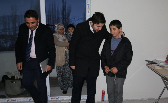 Hizan Kaymakamı Mustafa Köleoğlu, hane ziyaretlerinde bulundu