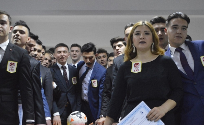 Kütahya İl Hakemlerine kokartları takıldı