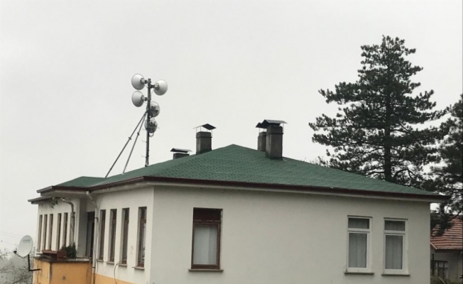 Nüzhetiye köy konağının çatısı onarıldı