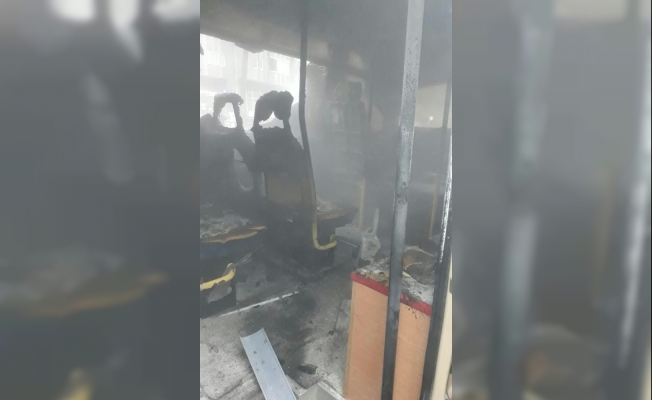 Öğrenci servisi kundaklandı: 1 yaralı