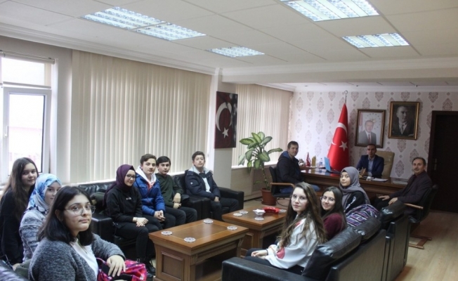 Öğrencilere mesleğini anlattı