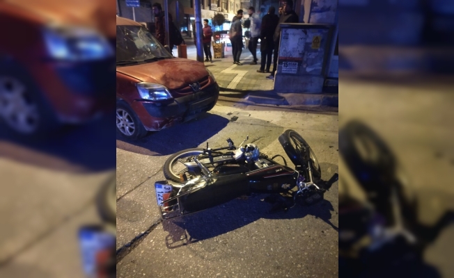 Samandağ’da otomobil ile motosiklet çarpıştı: 2 yaralı