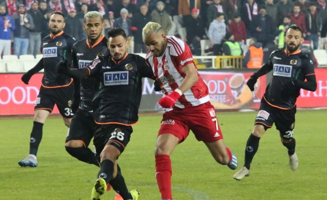 Süper Lig: D.G. Sivasspor: 1 - A. Alanyaspor: 0 (İlk yarı)