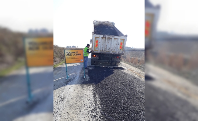 Tarsus ve Çamlıyayla’da heyelandan zarar gören yollar onarılıyor