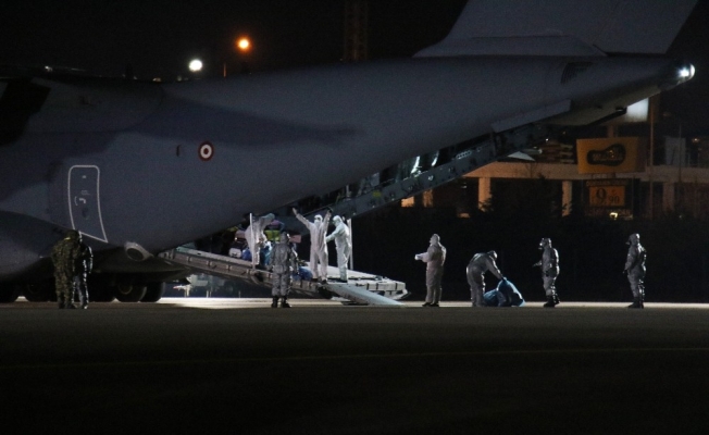 Türk vatandaşlarını Vuhan’dan getiren uçak yurda döndü