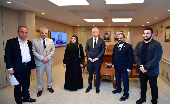 100 Suriyeli doktordan virüsle mücadele için görev talebi