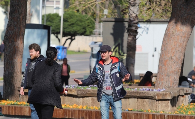 Antalya’da vatandaş park yasağına rağmen polisi bıktırdı