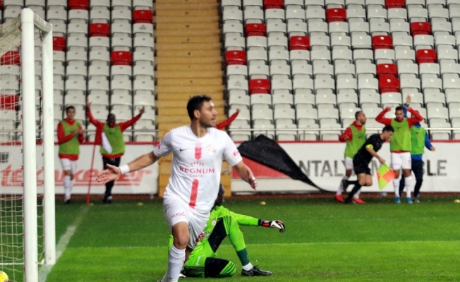 Antalyaspor, yenilmezlik serisini 8 maça çıkardı