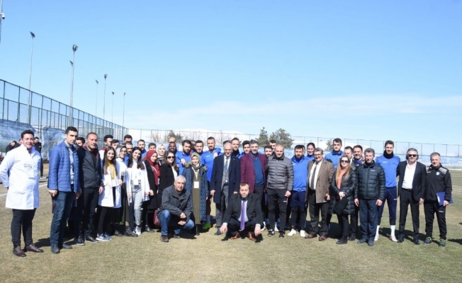 BB Erzurumspor teknik heyet ve futbolculara tatlı ikramında bulundular