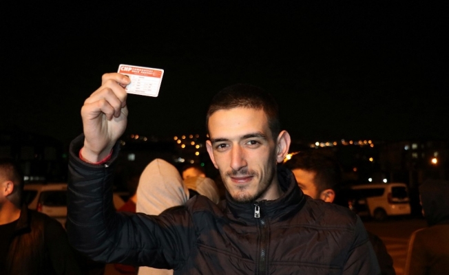 CHP’li gençlerden Engin Özkoç’a tepki