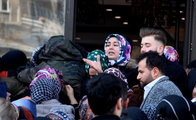 Erzurum’da yeni açılan mağazada izdiham çıktı