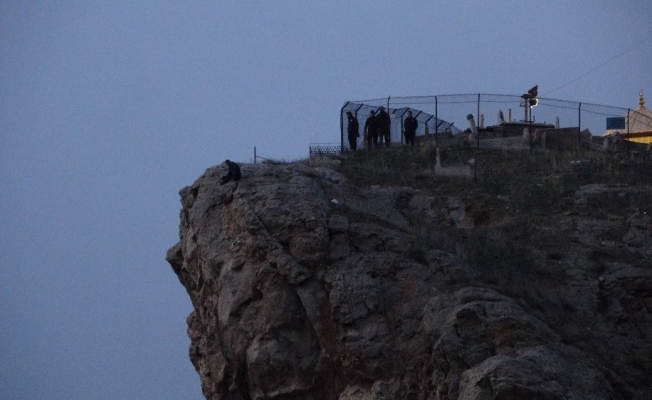 Eski eşi gelene kadar intihar girişiminden vazgeçmedi