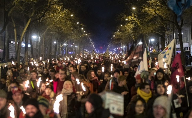 Fransa’da toplanmalara korona virüsü engeli