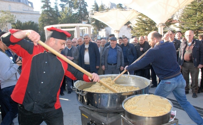 İdlip şehitleri için 5 bin kişilik helva dağıtıldı