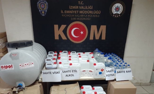 İzmir’de sahte içki üretilen depoya baskın: 2 kişi gözaltında