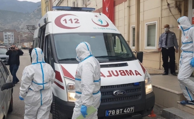 Karabük’te Umreden dönen yaşlı çift öksürük nedeniyle hastaneye başvurdu