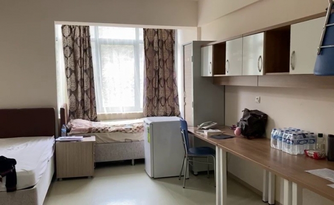 Karantinaya alınan kadın kaldığı yurdu tanıttı