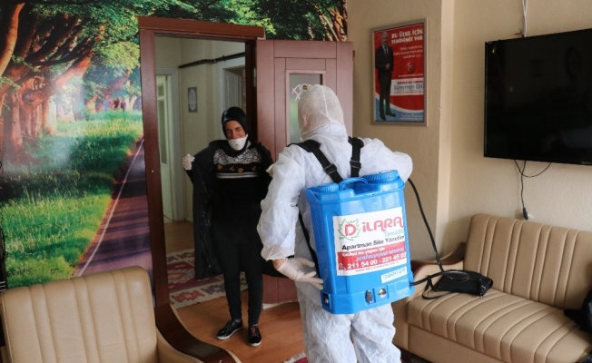 Kıyafetleri ile dezenfekte oldu