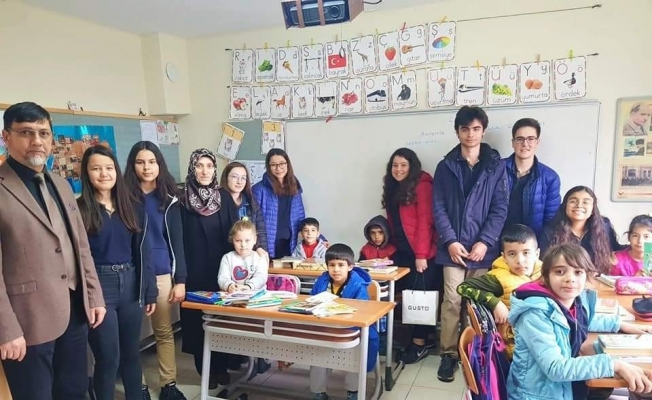 Lise öğrencilerinden, ilkokulu öğrencilerine kardeşlik eli