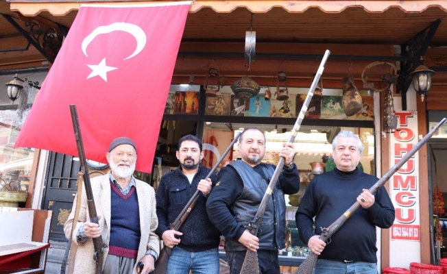 Mehmetçiğe antika silahlarla destek