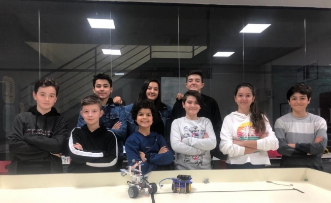 MER Koleji öğrencileri robotik kodlama yarışmalarına hazırlanıyor