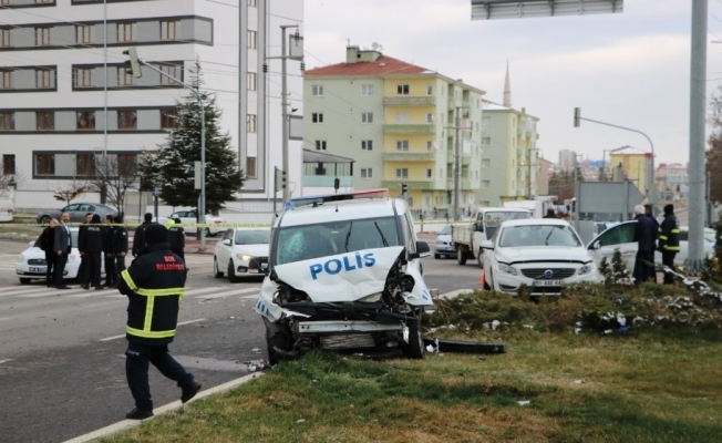 Niğde’de polis otosu ile otomobil çarpıştı: 1’i ağır 5 yaralı