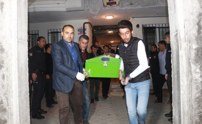 Öz babasına kurşun yağdırarak öldürdü