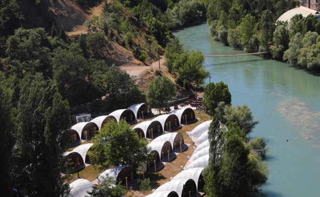 Turkiyenin ilk çadır kamp oteli sağlık çalışanlarına tahsis edildi