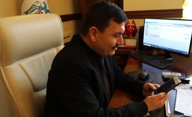 Vali Arslantaş, sokağa çıkamayan vatandaşlarla görüntülü konuştu