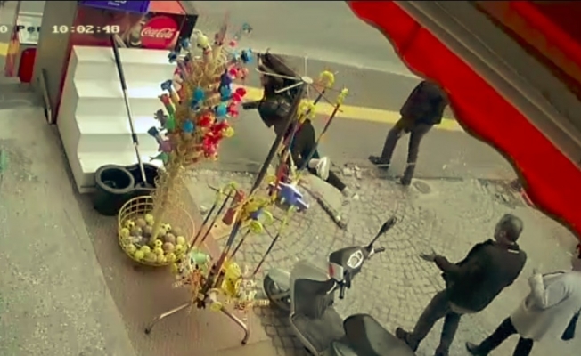 Yürürken zincire takılan genç kız hastanelik oldu