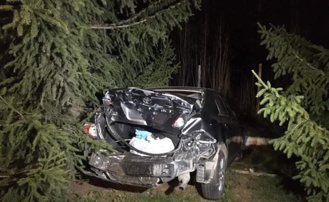 Çarpışan araçlar karşı şeride uçtu: 3 yaralı