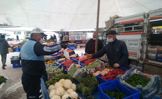 Daday’da pazar yerinde demir bariyerli korona virüs önlemi