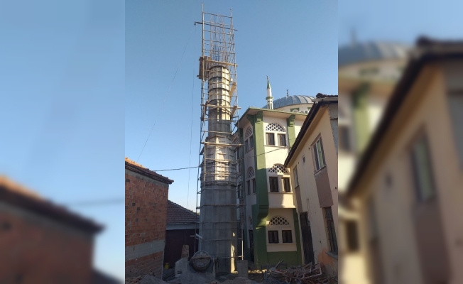 Depremde hasar gören Alifakı Camii’nin minaresi yenileniyor