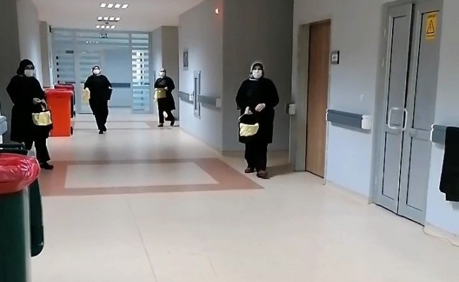 Gümüşhane’de sağlık çalışanları arkadaşlarını alkışladı