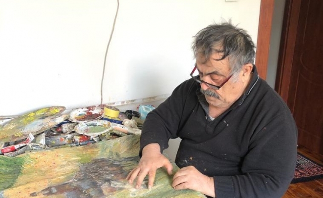 Karantina günlerinde evini resim atölyesine çevirdi