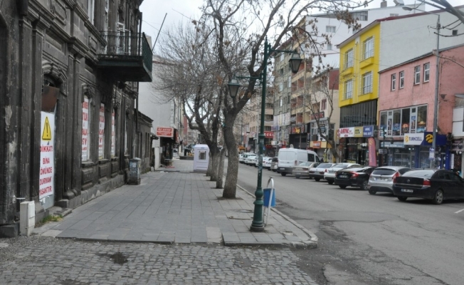 Kars’ta cadde ve sokaklar boşaldı
