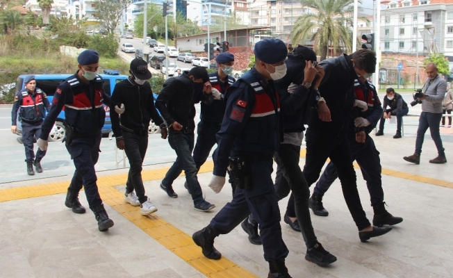 Kongo’dan okumaya gelen üniversite öğrencisi kaçak kazıda yakalandı