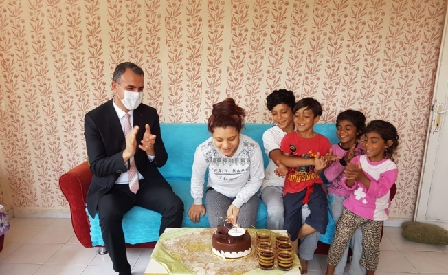 Milli eğitim müdüründen öğrencilere doğum günü sürprizi