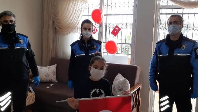 Öğrenciler 23 Nisan’ı evlerinde kutladı