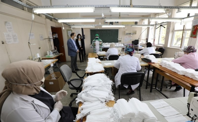 Okulda günlük 3 bin maske üretimine erişildi